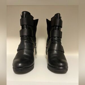 Sorel black boots- size 8